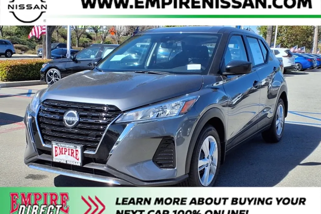 2025 Nissan Kicks Play S photo 1