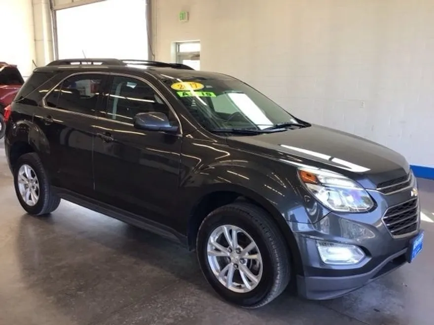 2017 Chevrolet Equinox LT photo 1