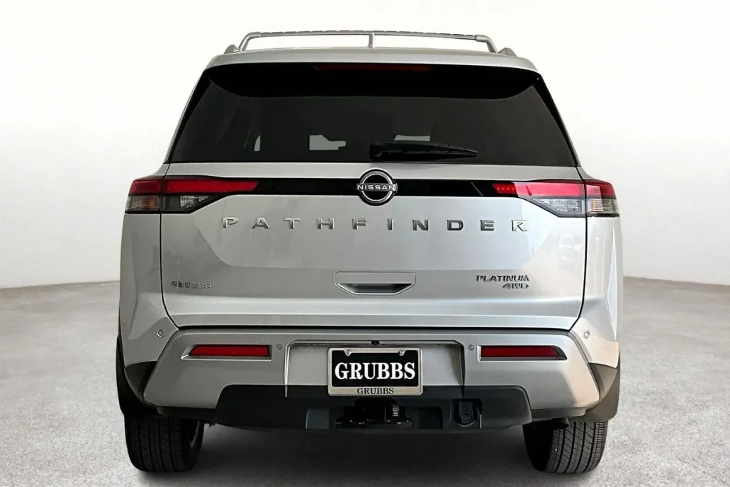 2024 Nissan Pathfinder Platinum photo 1