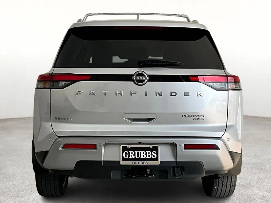 2024 Nissan Pathfinder Platinum photo 1