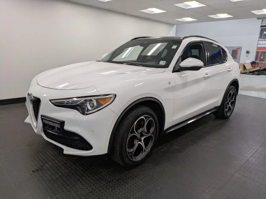 2022 Alfa Romeo Stelvio Ti photo 1