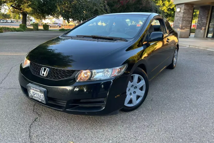 2010 Honda Civic LX photo 1