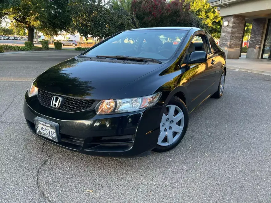2010 Honda Civic LX photo 1