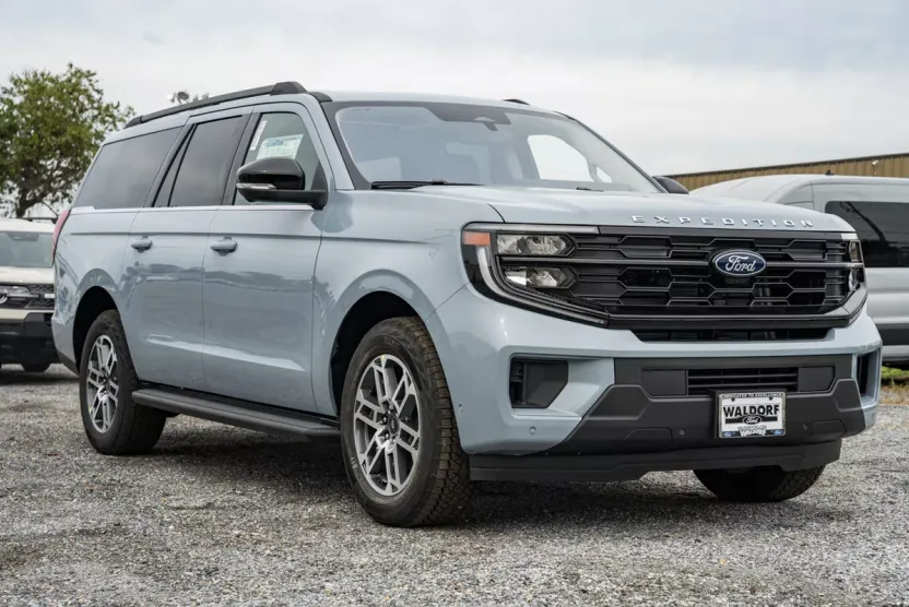 2025 Ford Expedition MAX photo 1