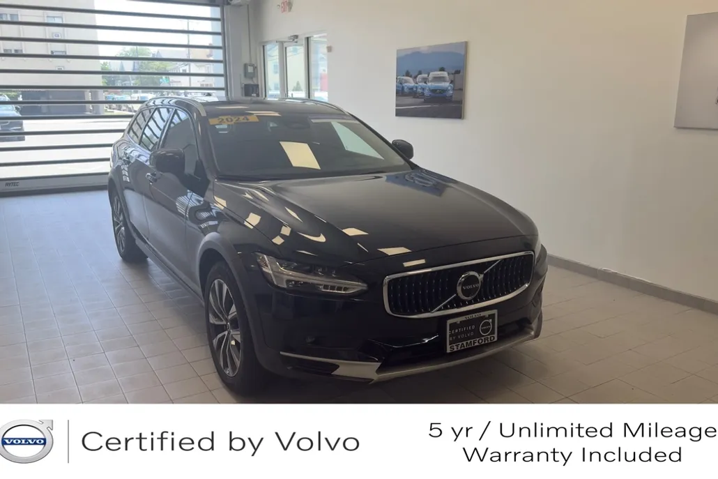 2024 Volvo V90 Cross Country B6 Plus photo 1