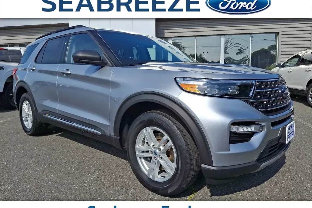 2022 Ford Explorer XLT photo 1