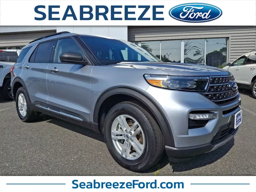 2022 Ford Explorer XLT photo 1