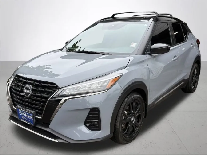 2023 Nissan Kicks SR photo 1