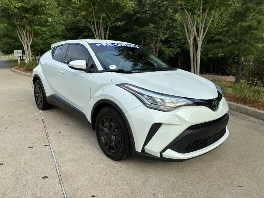 2020 Toyota C-HR LE photo 1
