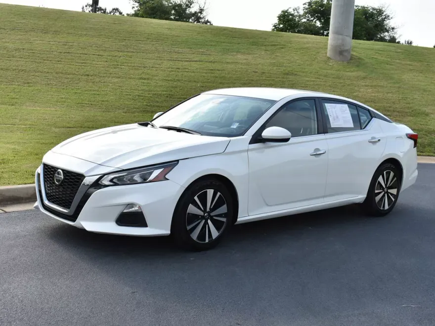 2021 Nissan Altima 2.5 SV photo 1