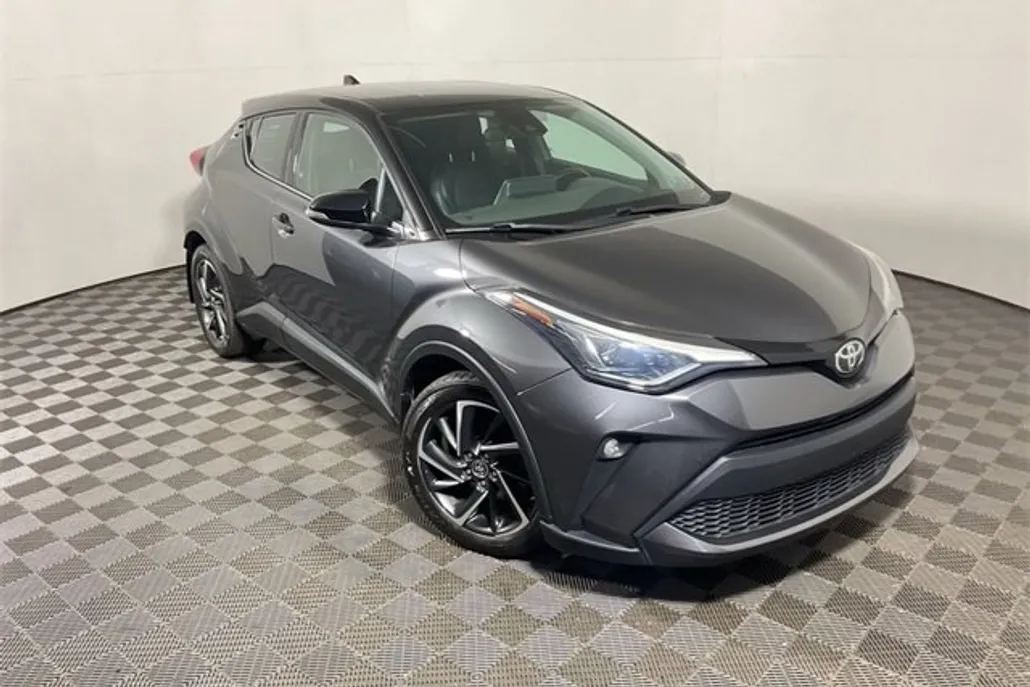 2021 Toyota C-HR LE photo 1