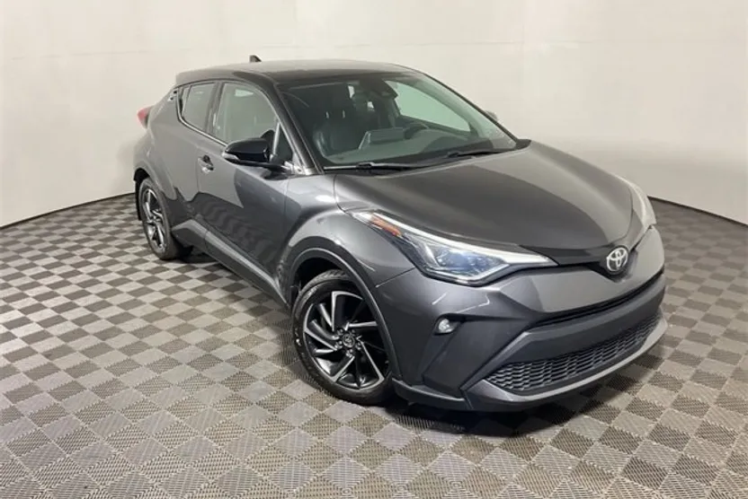 2021 Toyota C-HR LE photo 1
