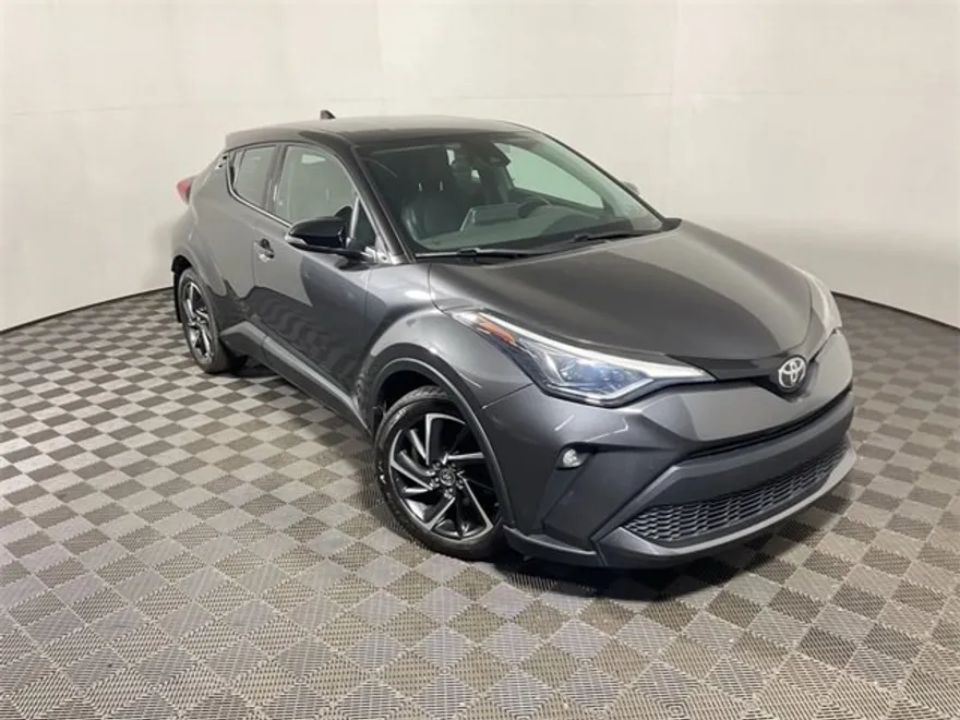 2021 Toyota C-HR LE photo 1