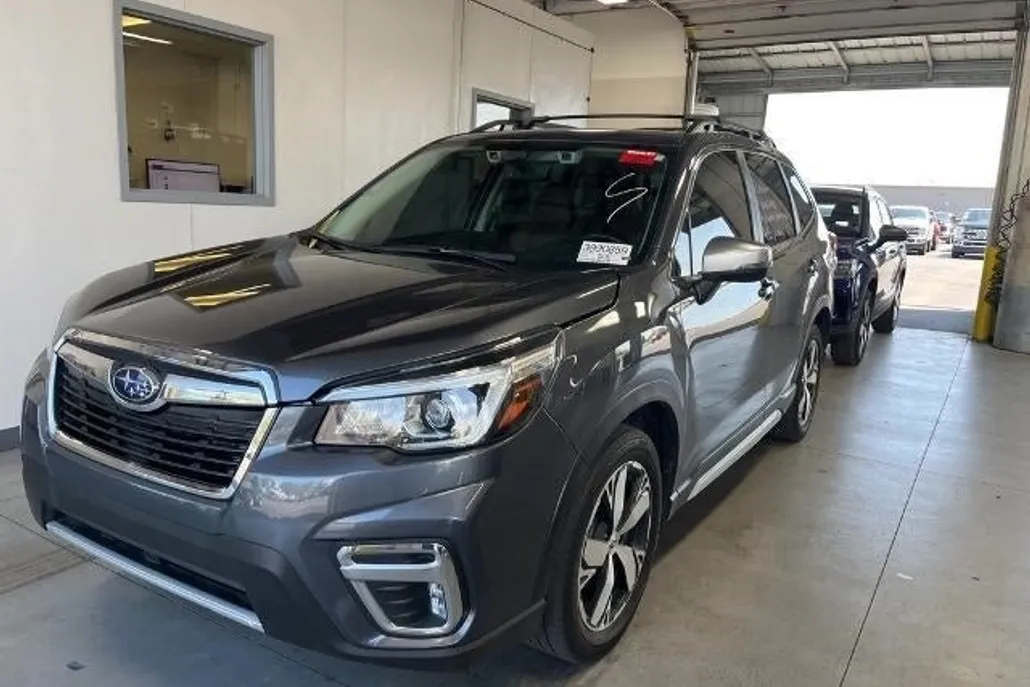 2020 Subaru Forester Touring photo 1