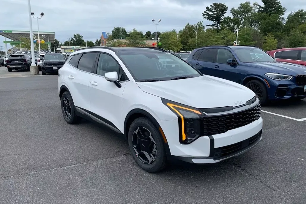 2026 Kia Sportage EX photo 1