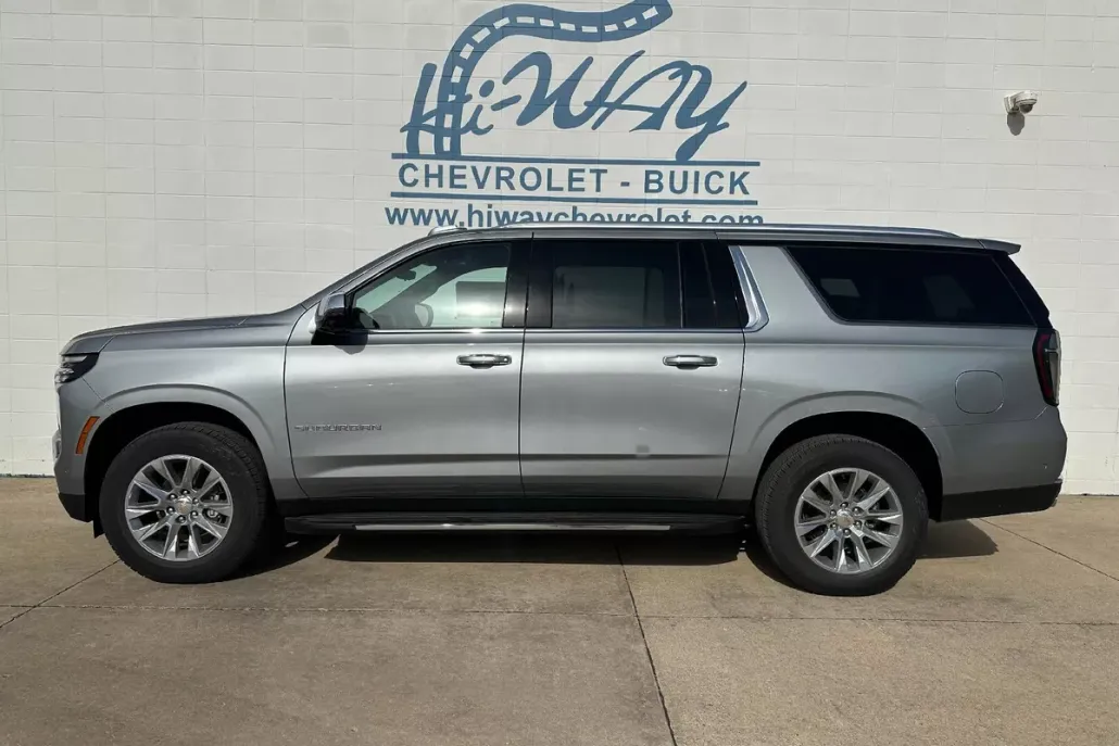 2025 Chevrolet Suburban Premier photo 1