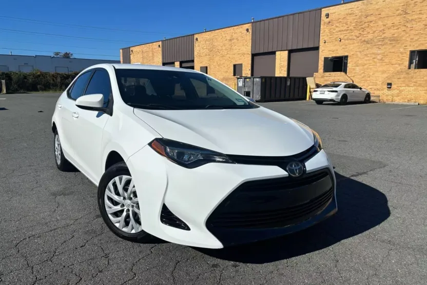 2018 Toyota Corolla L photo 1