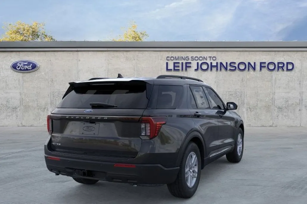 2025 Ford Explorer photo 1