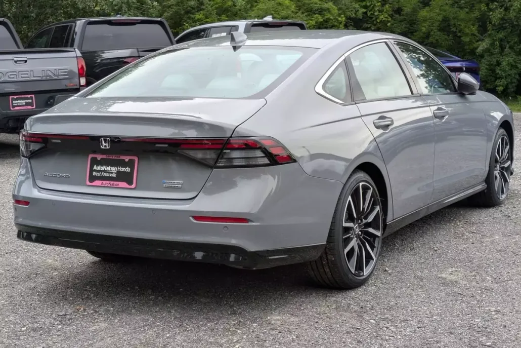 2025 Honda Accord Hybrid Touring photo 1