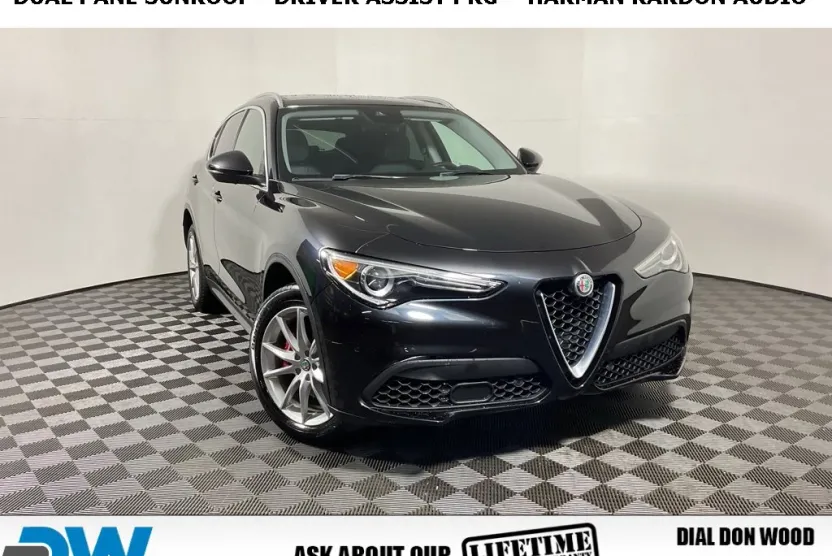2018 Alfa Romeo Stelvio Ti photo 1