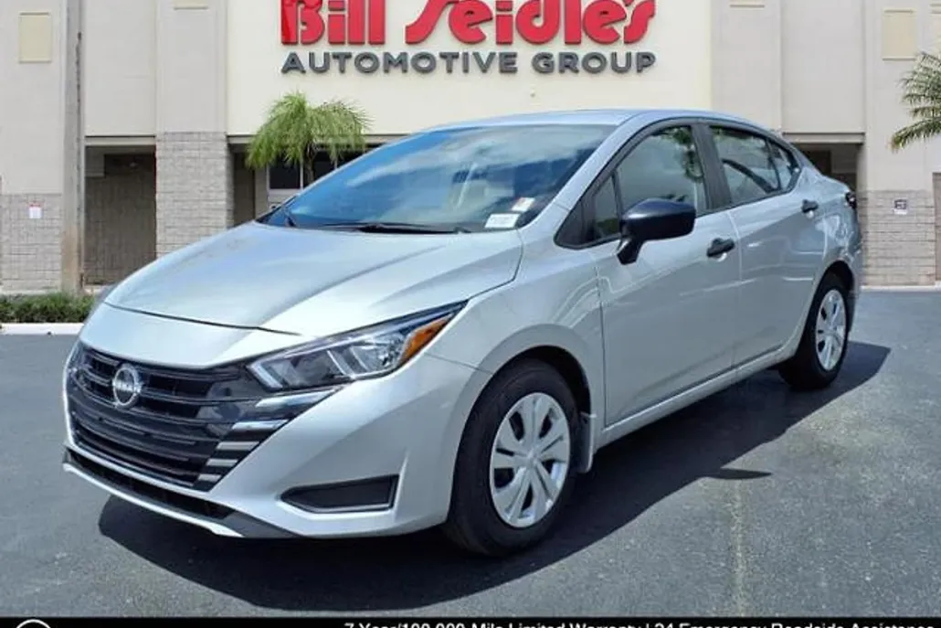 2024 Nissan Versa 1.6 S photo 1