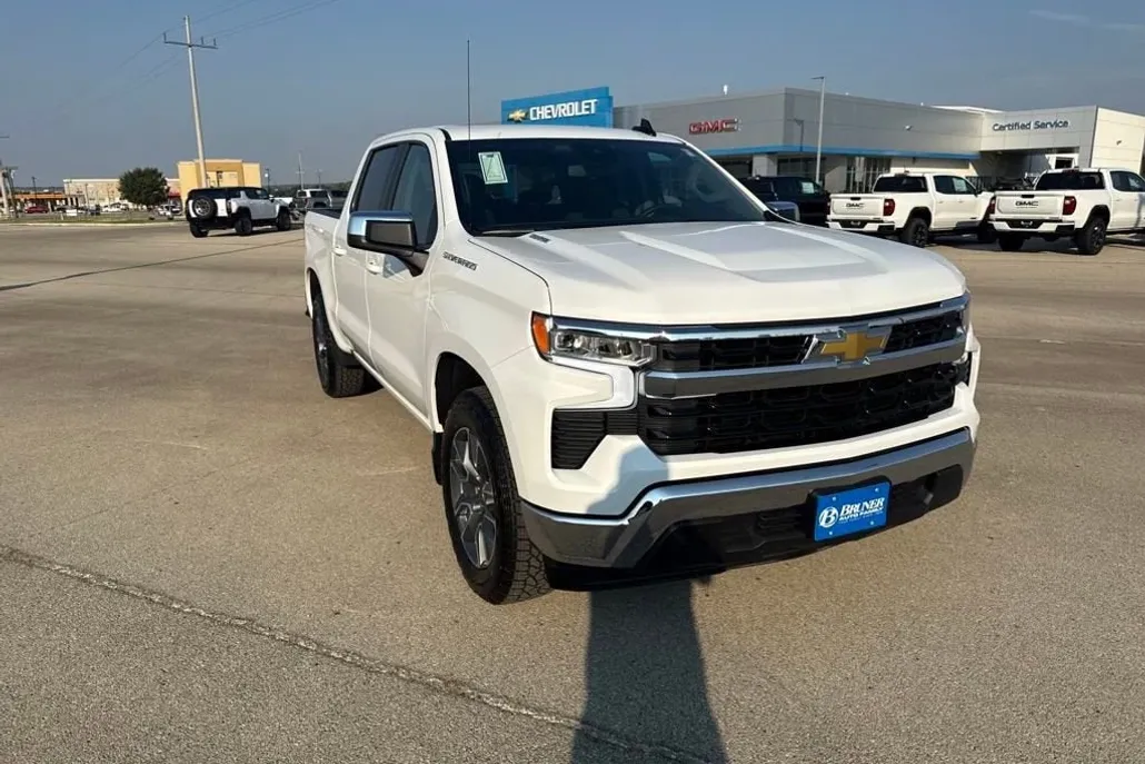 2026 Chevrolet Silverado 1500 LT photo 1