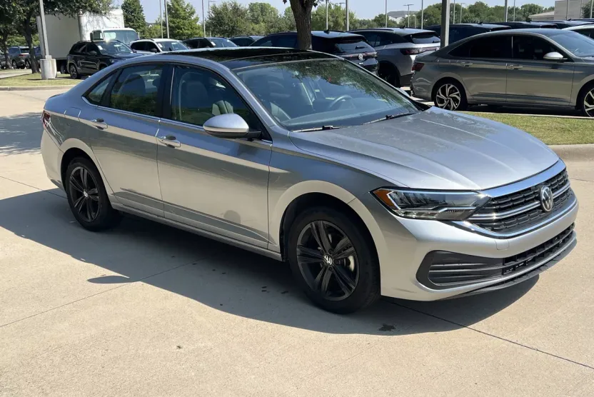 2024 Volkswagen Jetta SE photo 1