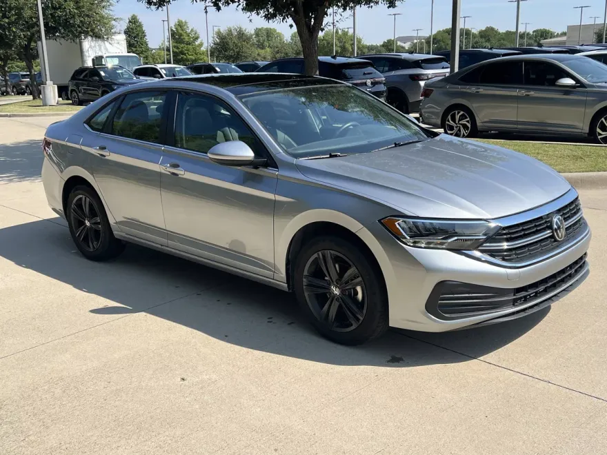 2024 Volkswagen Jetta SE photo 1