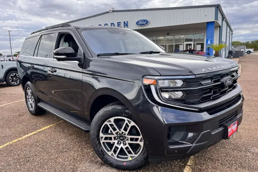 2025 Ford Expedition photo 1