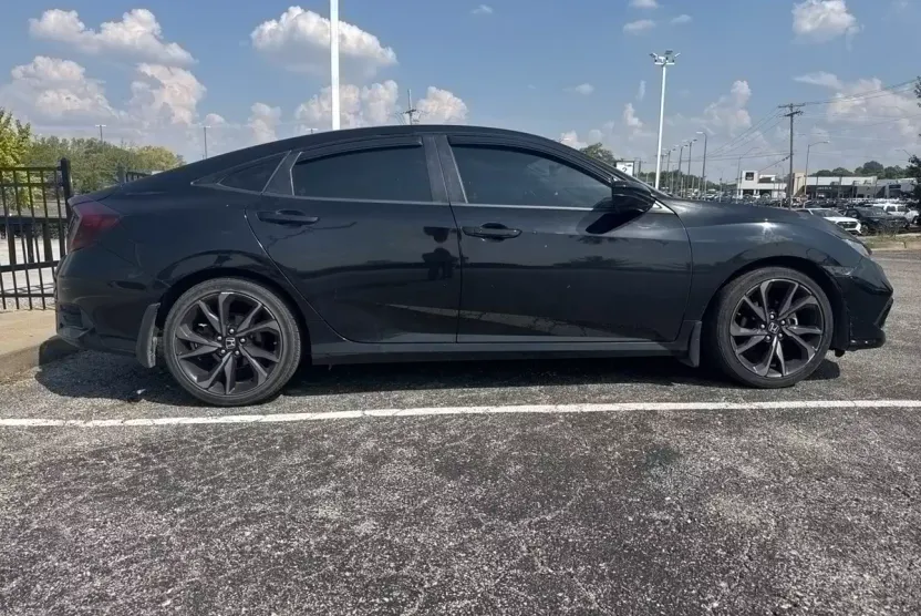 2020 Honda Civic Sport photo 1