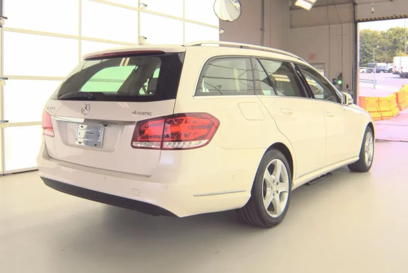 2014 Mercedes Benz E 350 4MATIC Wagon photo 1