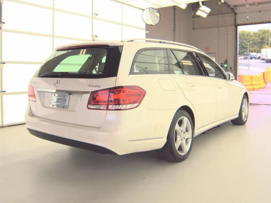 2014 Mercedes Benz E 350 4MATIC Wagon photo 1