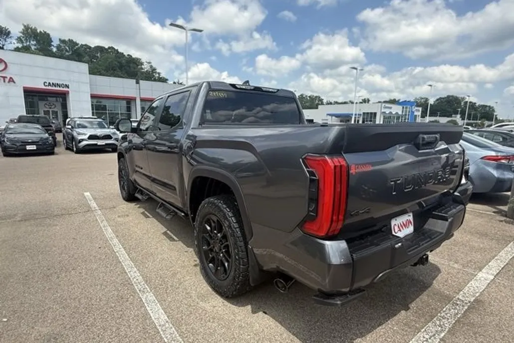 2024 Toyota Tundra SR5 CrewMax photo 1
