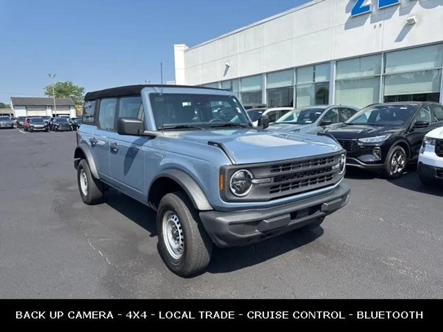 2023 Ford Bronco Base photo 1