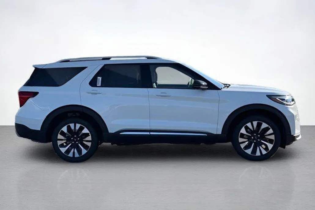 2025 Ford Explorer Platinum photo 1