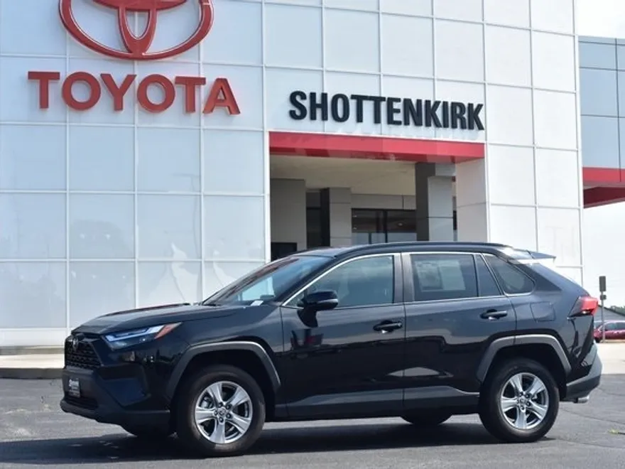2024 Toyota RAV4 XLE photo 1