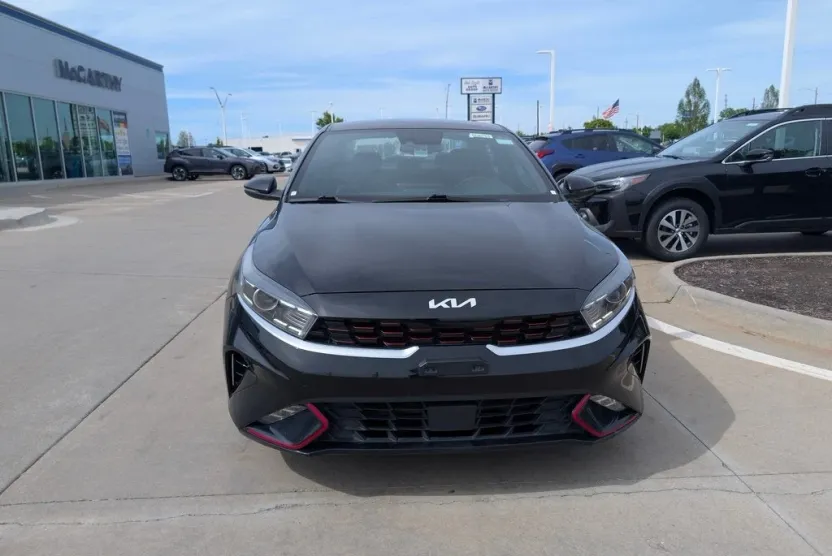 2023 Kia Forte GT-Line photo 1