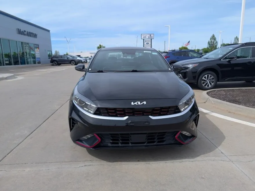 2023 Kia Forte GT-Line photo 1