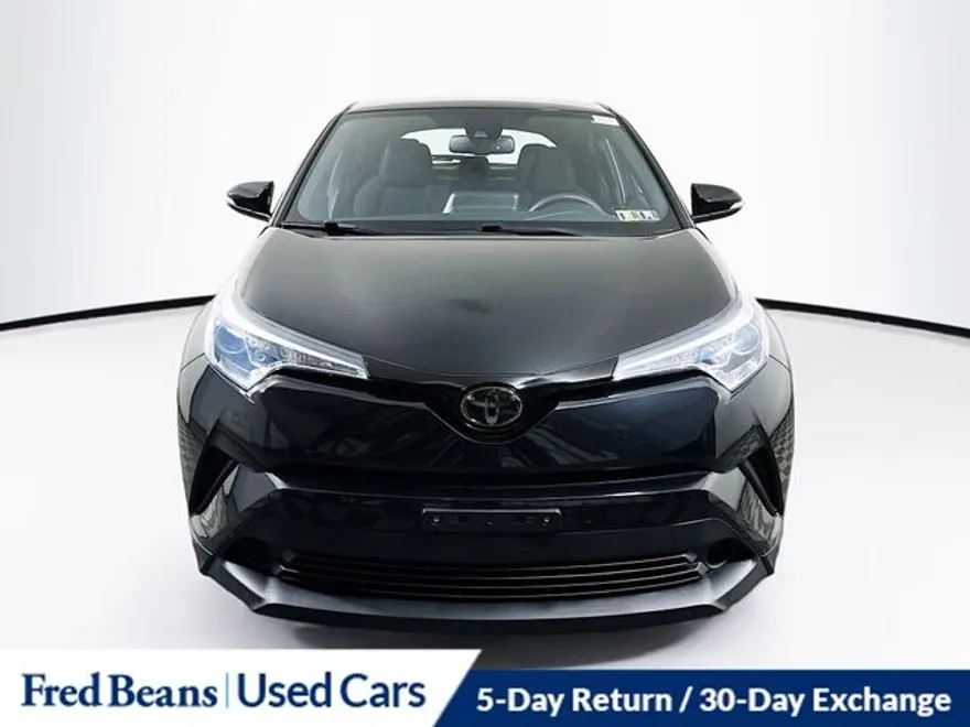 2019 Toyota C-HR LE photo 1