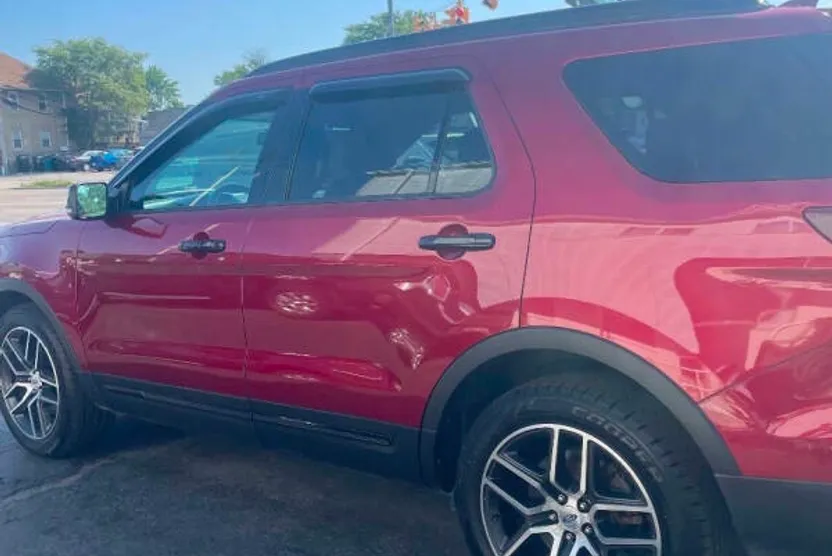 2016 Ford Explorer Sport photo 1