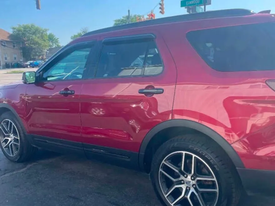 2016 Ford Explorer Sport photo 1