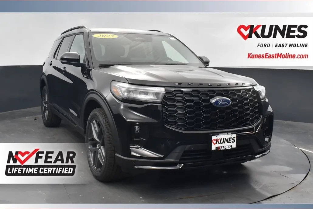 2025 Ford Explorer ST-Line photo 1