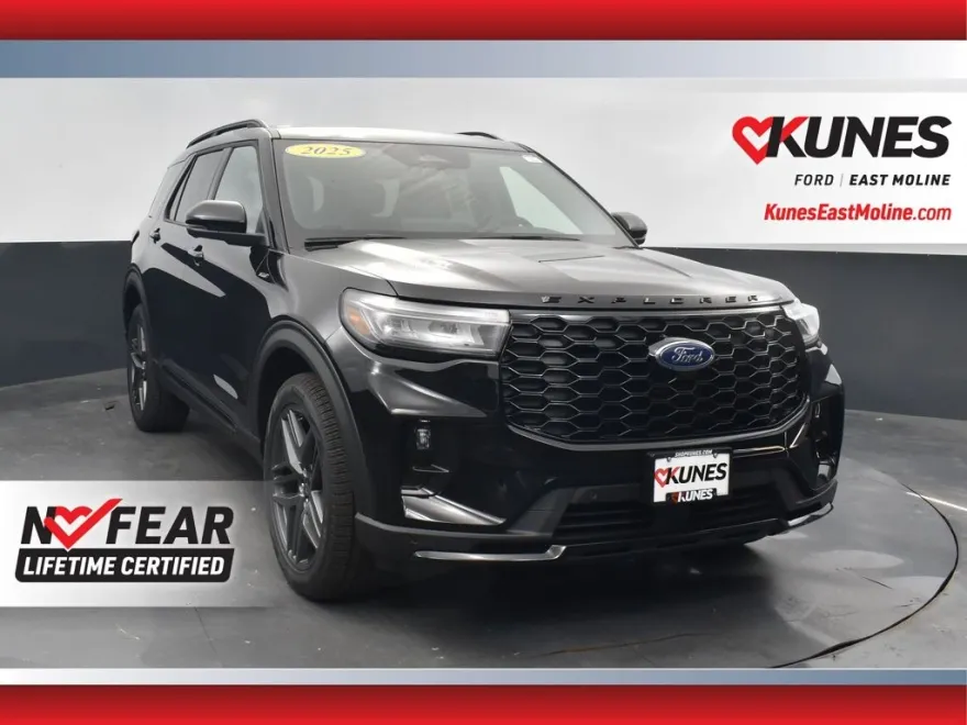 2025 Ford Explorer ST-Line photo 1