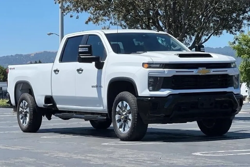 2024 Chevrolet Silverado 2500HD Custom photo 1
