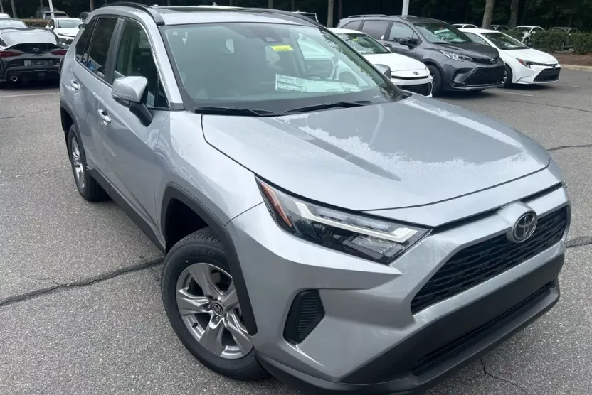 2025 Toyota RAV4 XLE photo 1