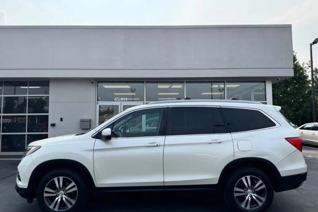 2017 Honda Pilot EX photo 1