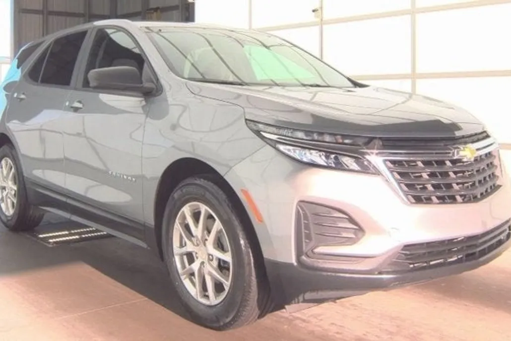 2024 Chevrolet Equinox LS photo 1