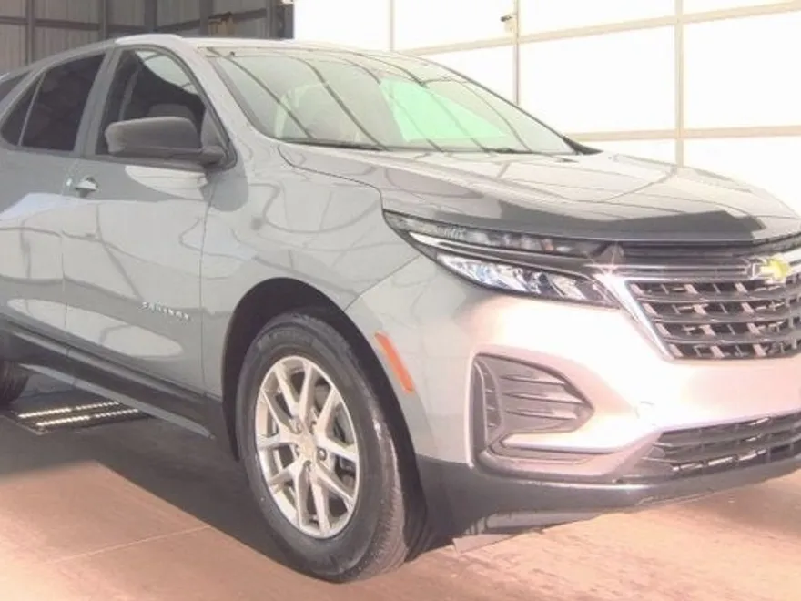 2024 Chevrolet Equinox LS photo 1
