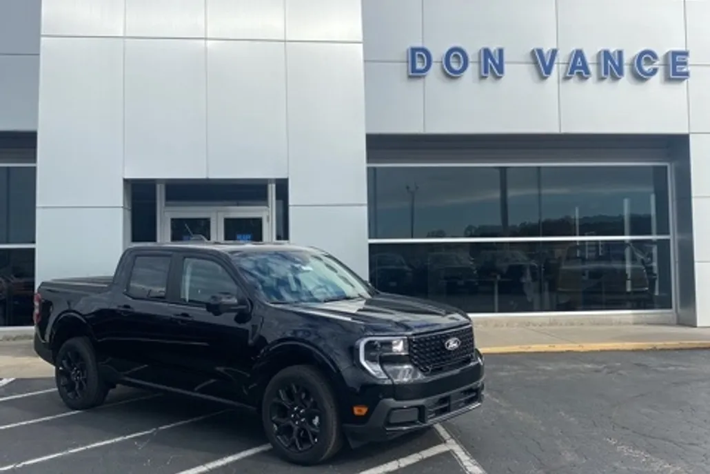 2025 Ford Maverick Lariat photo 1
