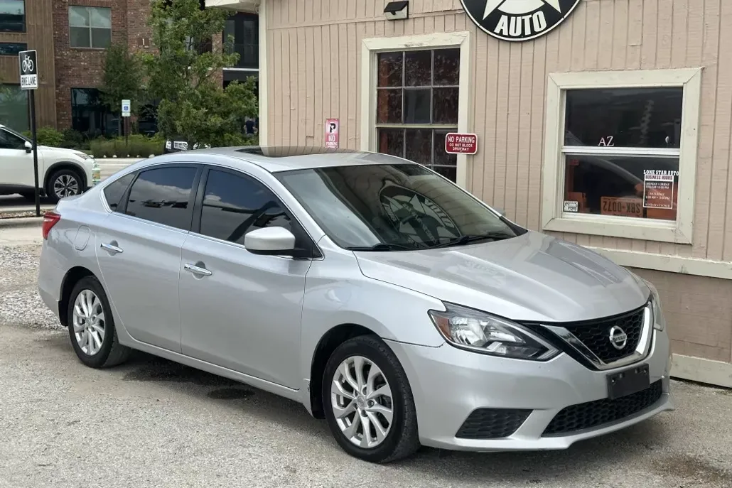 2017 Nissan Sentra SV photo 1